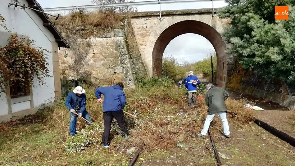 Foto 8 - Tod@v&iacute;a vuelve a la acci&oacute;n con una reivindicativa facendera en Lumbrales