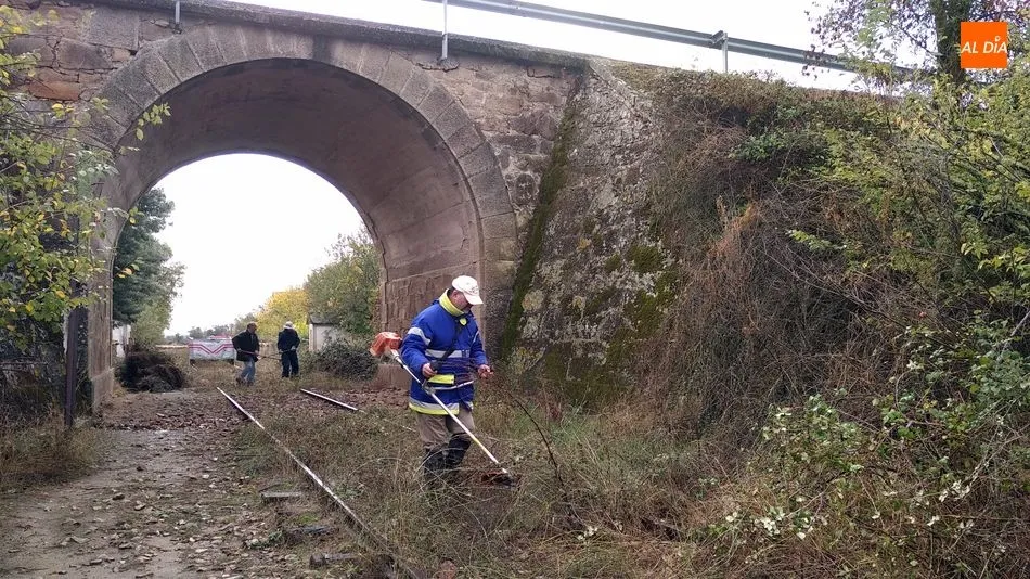 Foto 4 - Tod@v&iacute;a vuelve a la acci&oacute;n con una reivindicativa facendera en Lumbrales