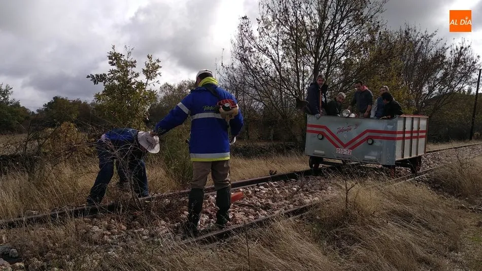 Foto 3 - Tod@v&iacute;a vuelve a la acci&oacute;n con una reivindicativa facendera en Lumbrales