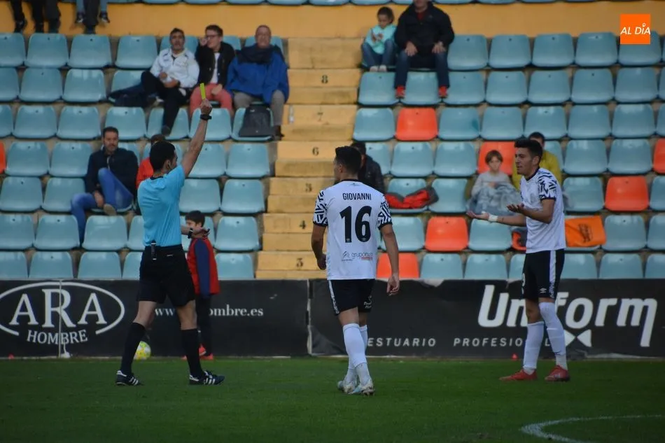 Foto 9 - Al Salamanca UDS se le acaba la flor y resucita a un Izarra muerto (1-1)