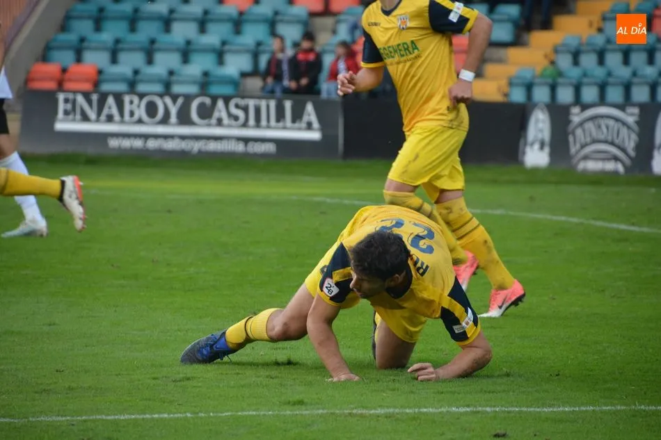 Foto 8 - Al Salamanca UDS se le acaba la flor y resucita a un Izarra muerto (1-1)