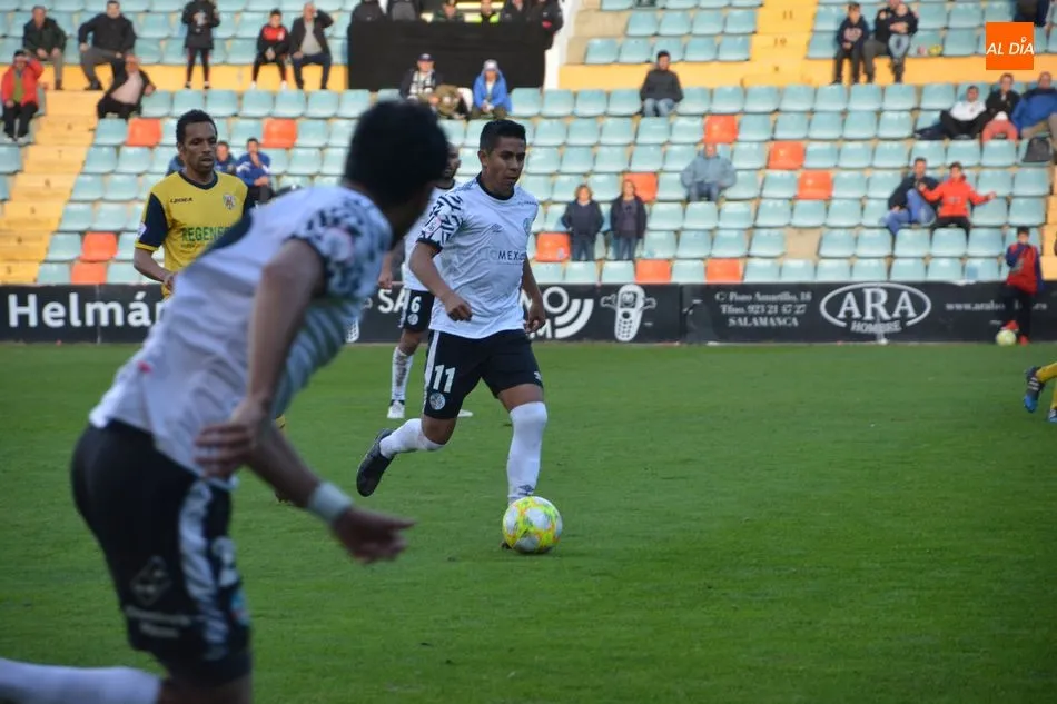 Foto 6 - Al Salamanca UDS se le acaba la flor y resucita a un Izarra muerto (1-1)