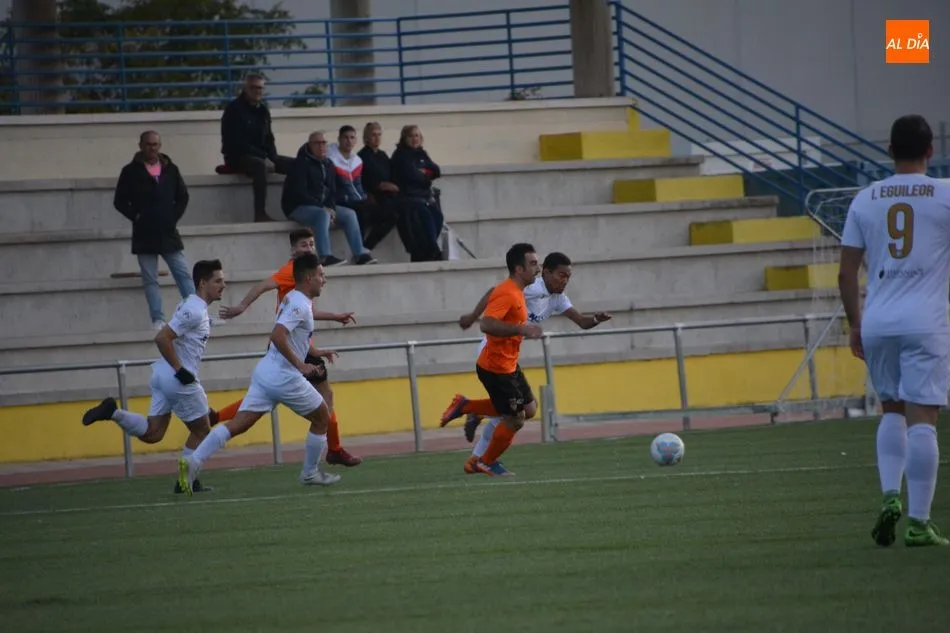 Foto 8 - El Ciudad Rodrigo gana con suspense al Ribert en el derbi (0-3)