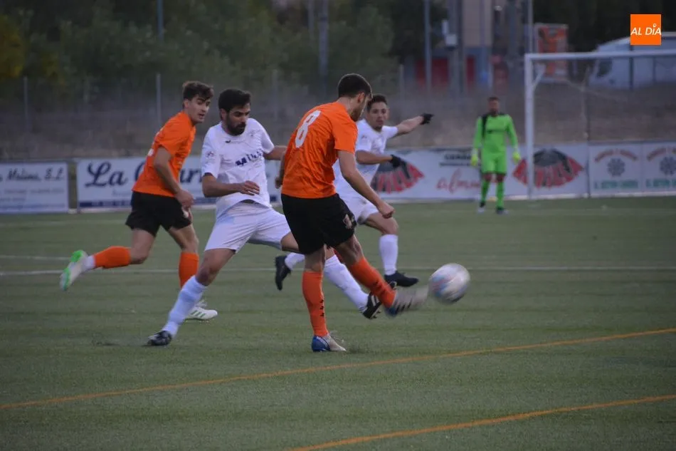 Foto 5 - El Ciudad Rodrigo gana con suspense al Ribert en el derbi (0-3)
