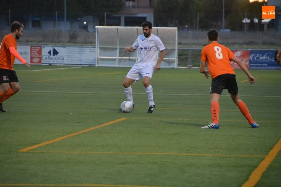 Foto 3 - El Ciudad Rodrigo gana con suspense al Ribert en el derbi (0-3)