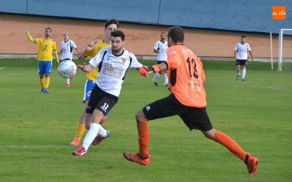 Foto 9 - Dura tarde de debut para el nuevo filial Senior del Ciudad Rodrigo  