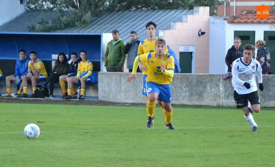 Foto 3 - Dura tarde de debut para el nuevo filial Senior del Ciudad Rodrigo  