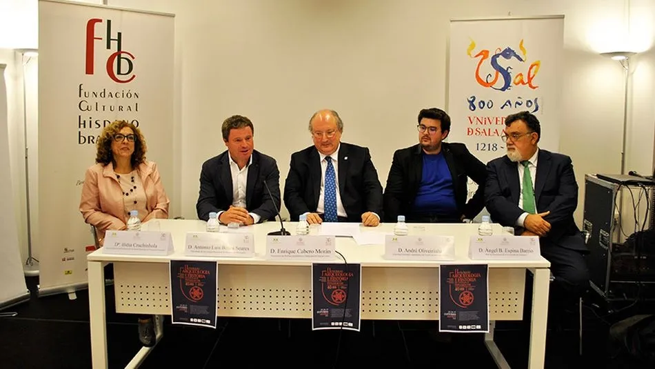 Representantes de la USAL y de Penamacor durante la presentación en el CEB-USAL