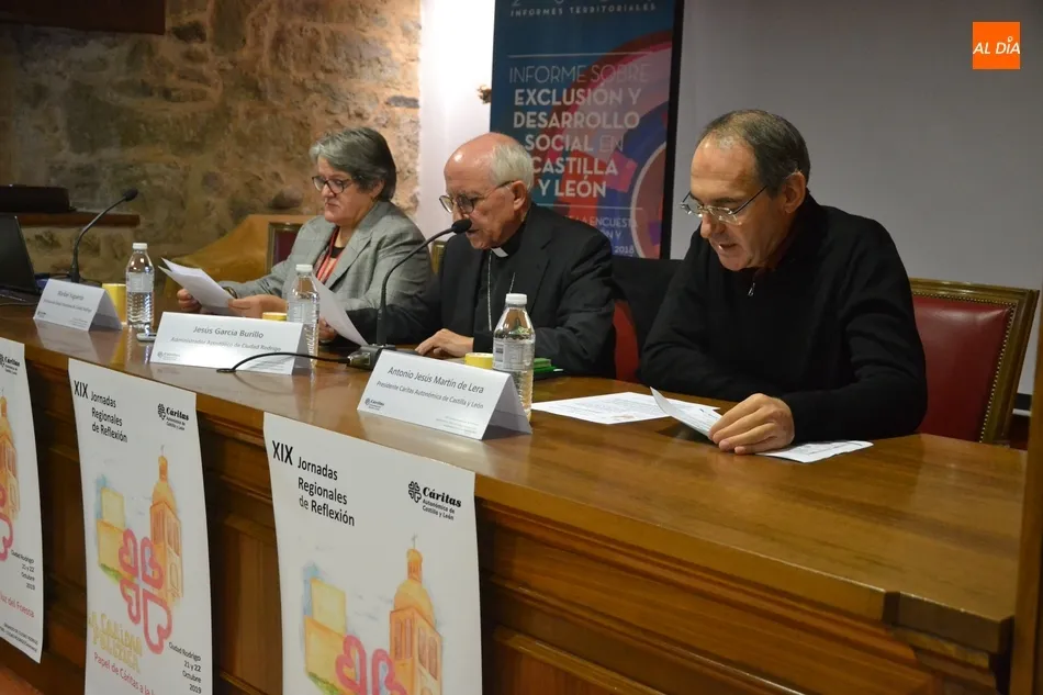Foto 9 - Las 11 C&aacute;ritas de la regi&oacute;n se re&uacute;nen en Mir&oacute;briga para reflexionar sobre caridad y pol&iacute;tica  