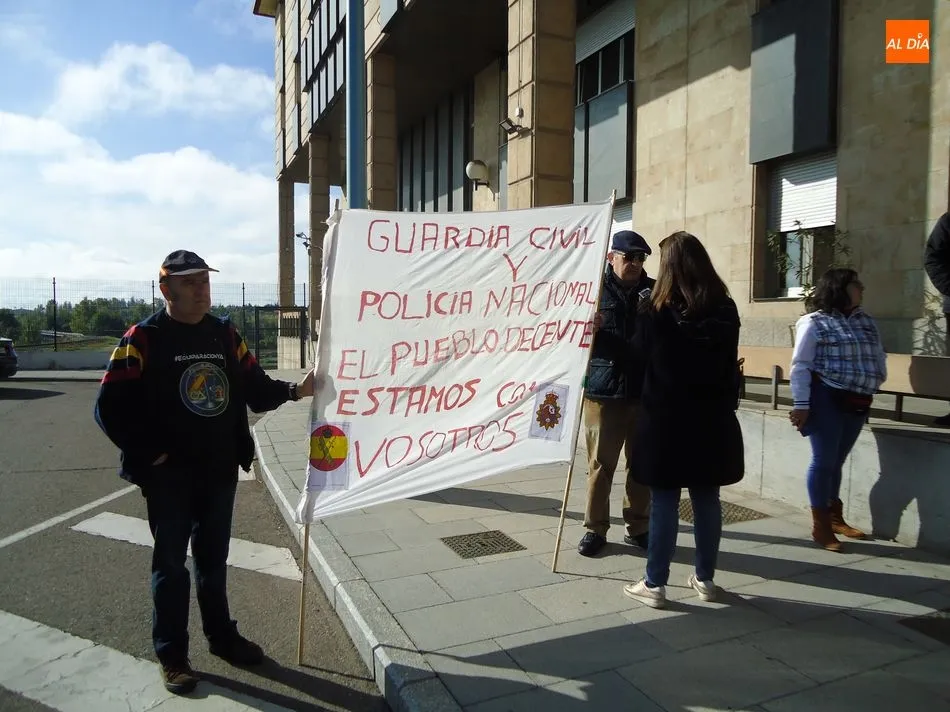 Foto 7 - La Polic&iacute;a Nacional de Salamanca se concentra en apoyo a los agentes desplazados a Catalu&ntilde;a