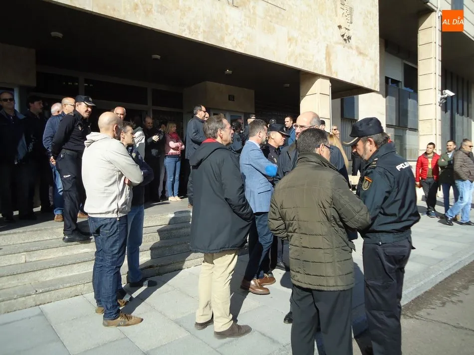 Foto 5 - La Polic&iacute;a Nacional de Salamanca se concentra en apoyo a los agentes desplazados a Catalu&ntilde;a