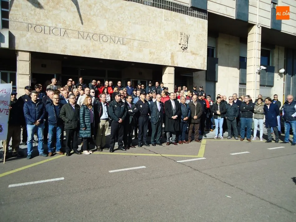 Foto 4 - La Polic&iacute;a Nacional de Salamanca se concentra en apoyo a los agentes desplazados a Catalu&ntilde;a