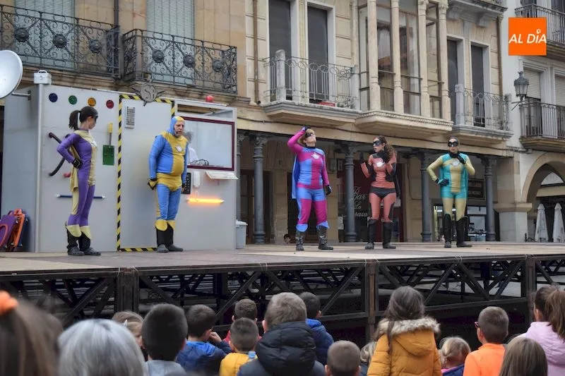 Foto 2 - El espect&aacute;culo de animaci&oacute;n &lsquo;La Super Patrulla&rsquo; anima la tarde a los m&aacute;s peque&ntilde;os