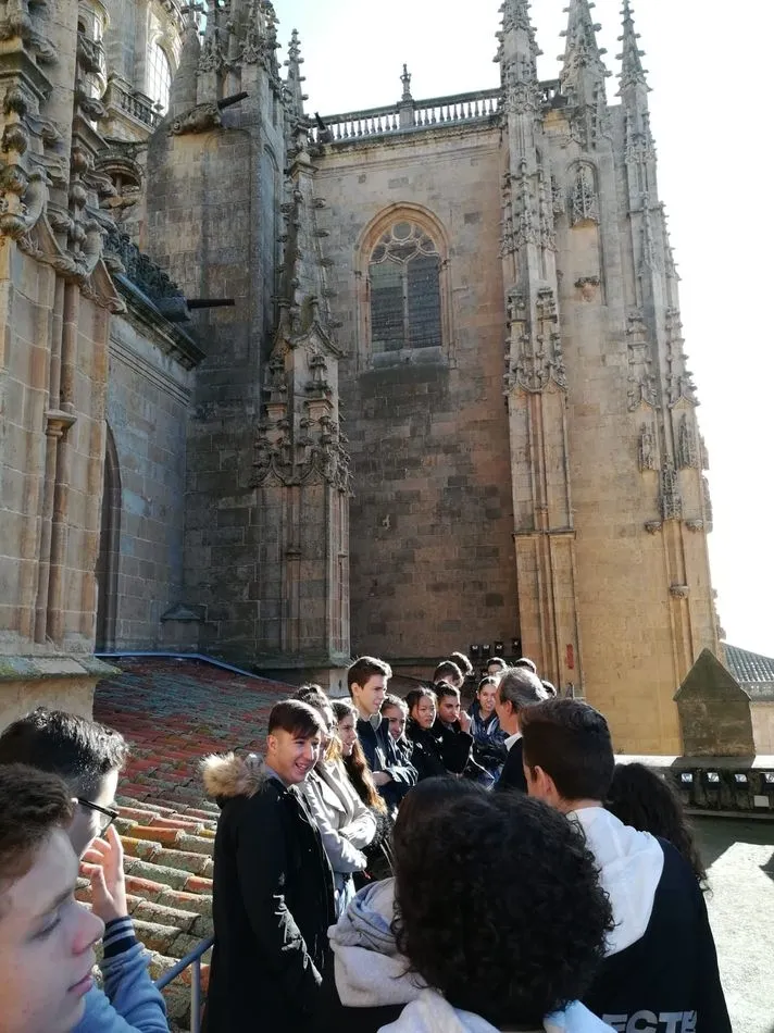 Foto 3 - Estudiantes de Bachillerato del Colegio San Juan Bosco visitan las Torres de la Catedral  