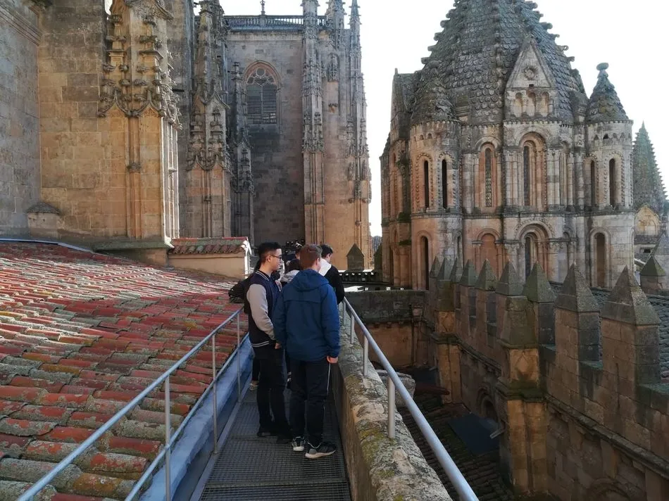 Foto 2 - Estudiantes de Bachillerato del Colegio San Juan Bosco visitan las Torres de la Catedral  