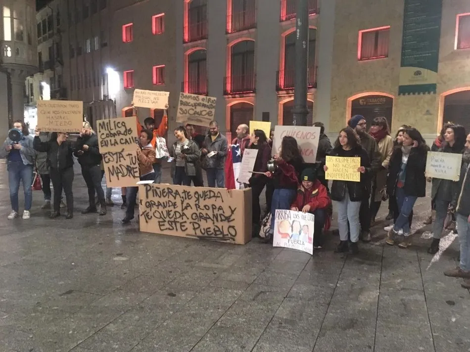 Foto 5 - Concentraci&oacute;n pac&iacute;fica en Salamanca en apoyo al pueblo chileno  