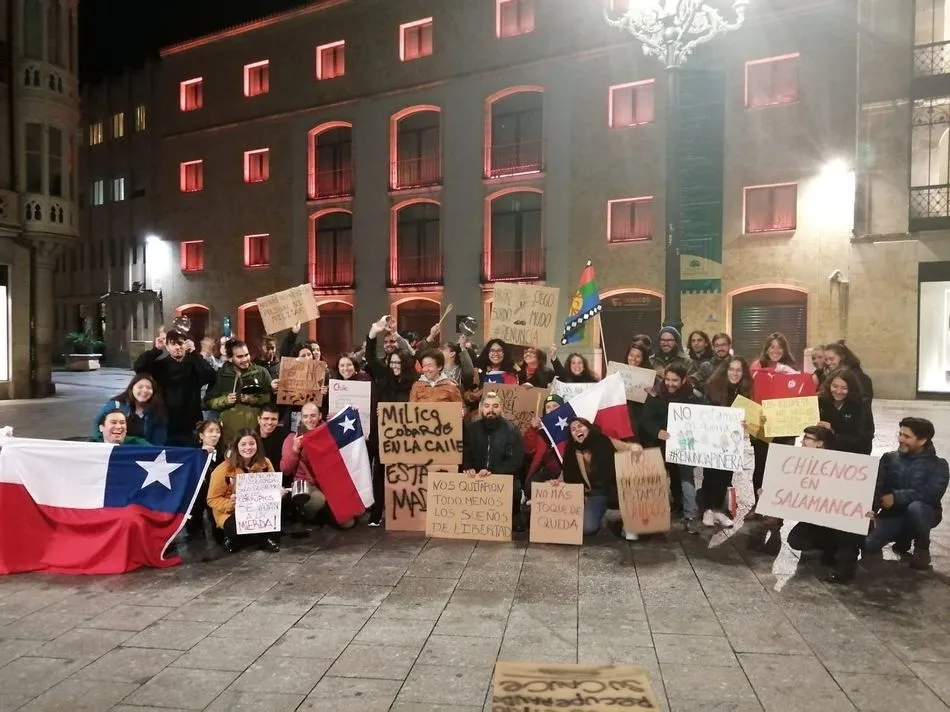 Foto 4 - Concentraci&oacute;n pac&iacute;fica en Salamanca en apoyo al pueblo chileno  