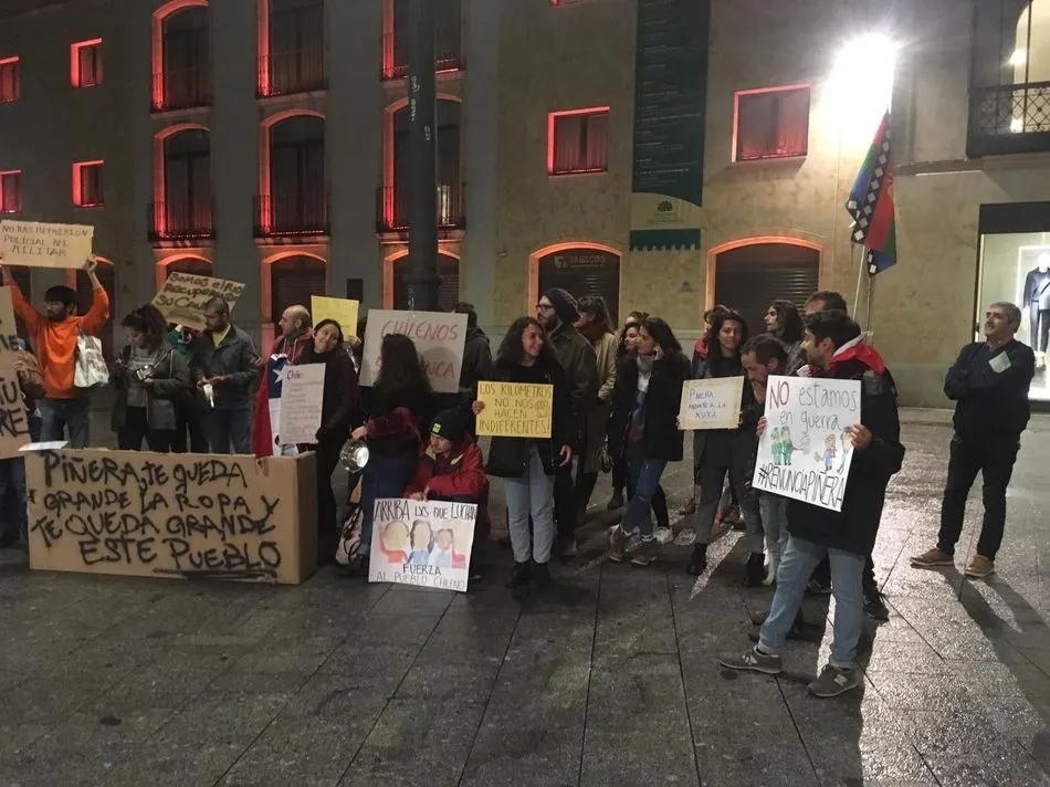Foto 3 - Concentraci&oacute;n pac&iacute;fica en Salamanca en apoyo al pueblo chileno  