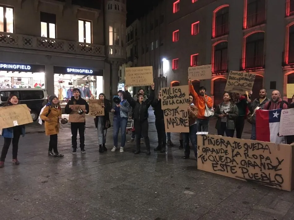 Foto 2 - Concentraci&oacute;n pac&iacute;fica en Salamanca en apoyo al pueblo chileno  