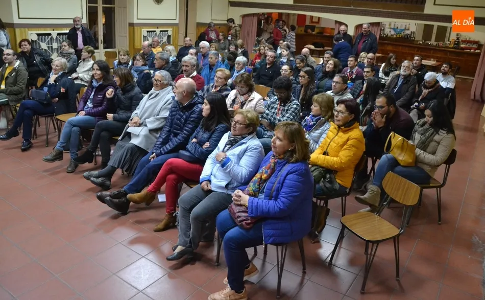 Foto 10 - Los participantes en las Jornadas de C&aacute;ritas rematan un largo lunes con un concierto de Sic&oacute;moro  