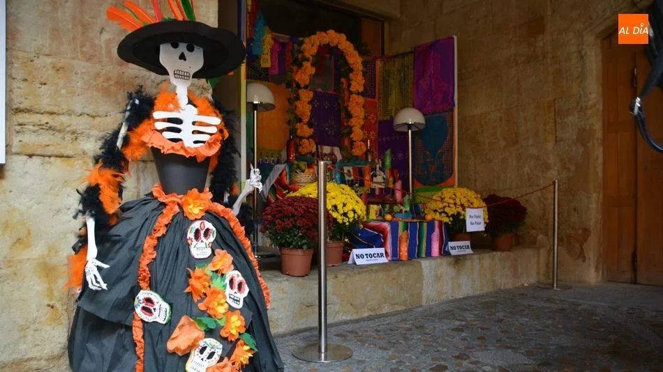 Tradicional altar de muertos mexicano en la celebración del año pasado