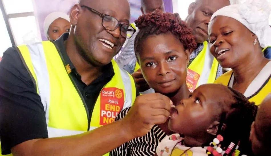 Si bien es una enfermedad que no tiene cura, la polio se puede prevenir mediante una vacuna muy eficaz