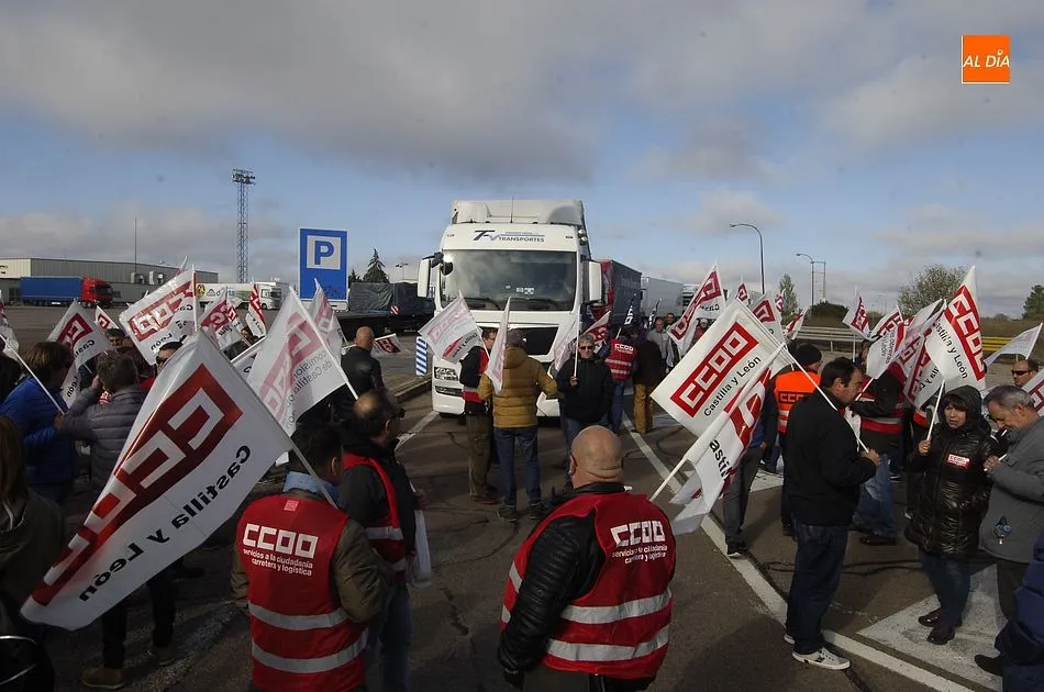 Los manifestantes en plena protesta | Fotos Adrián Martín