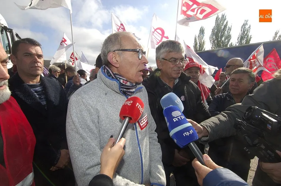 Foto 8 - CCOO altera el tr&aacute;fico fronterizo de camiones para reivindicar mejoras para los transportistas  