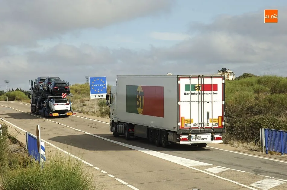 Foto 5 - CCOO altera el tr&aacute;fico fronterizo de camiones para reivindicar mejoras para los transportistas  
