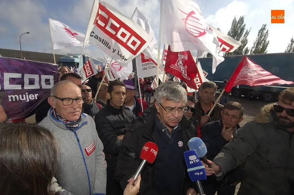 Foto 6 - CCOO altera el tr&aacute;fico fronterizo de camiones para reivindicar mejoras para los transportistas  