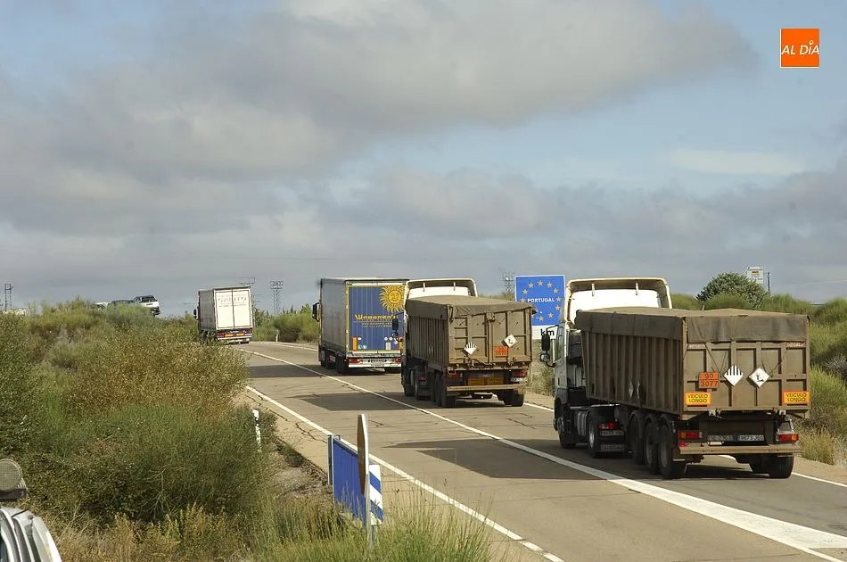 Foto 2 - CCOO altera el tr&aacute;fico fronterizo de camiones para reivindicar mejoras para los transportistas  