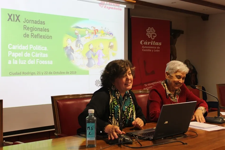 Foto 4 - Un centenar de personas toma parte en el &lsquo;C&iacute;rculo del Silencio&rsquo; convocado por C&aacute;ritas  