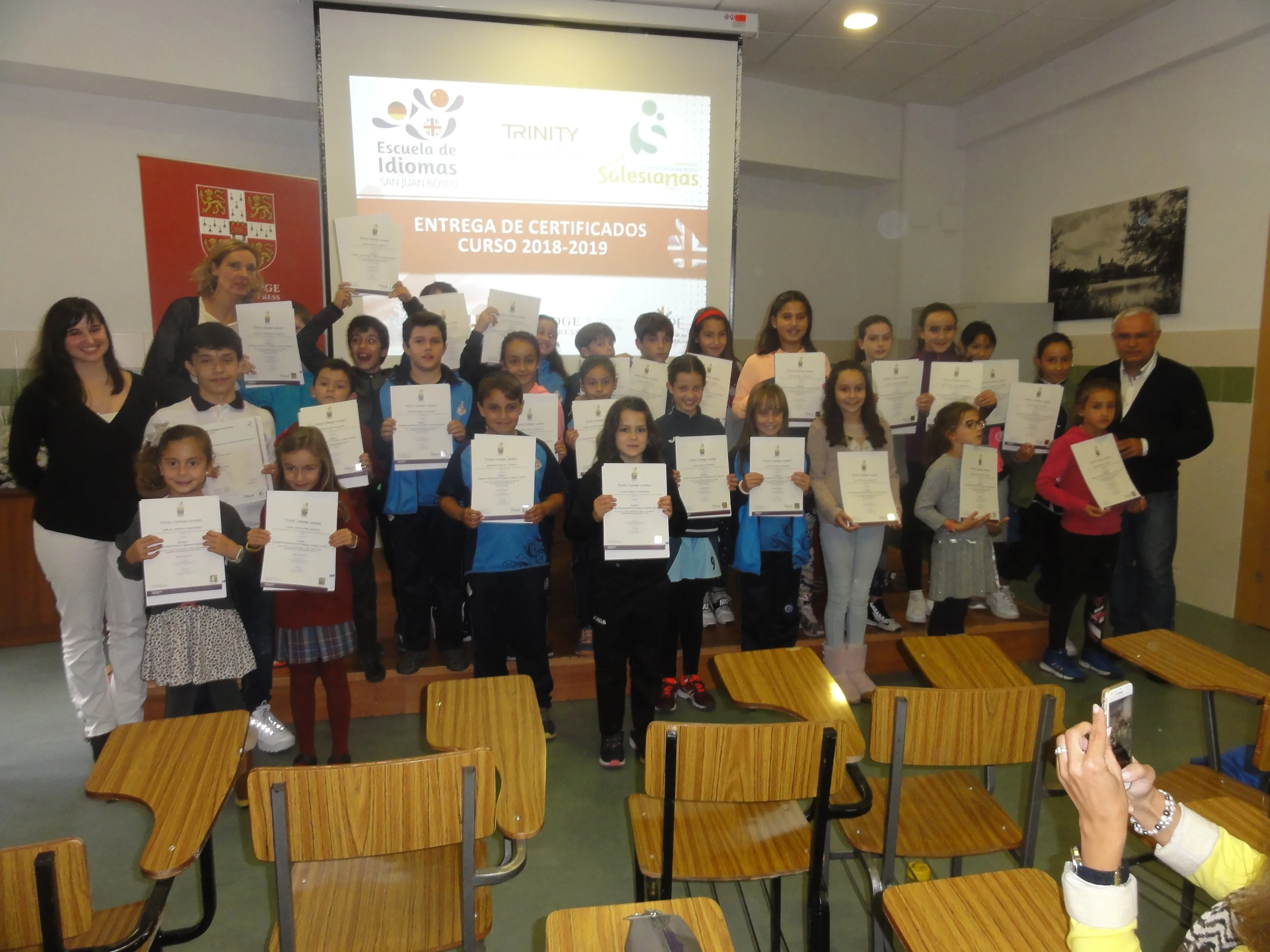Acto de entrega de los certificados en el San Juan Bosco de Salamanca