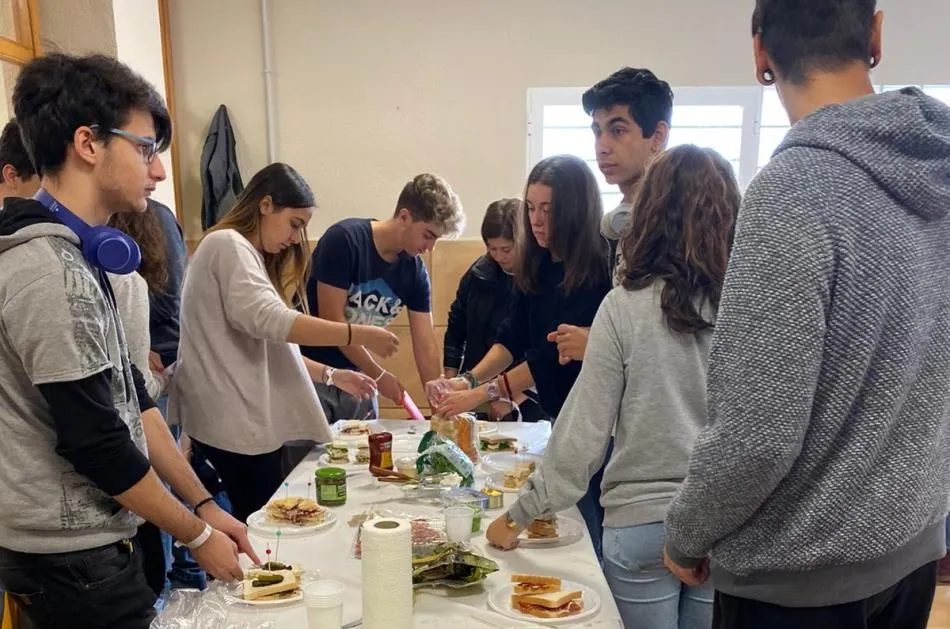 Foto 4 - Un grupo de 14 j&oacute;venes mirobrigenses disfruta de la Feria J&oacute;venes Despiertos  