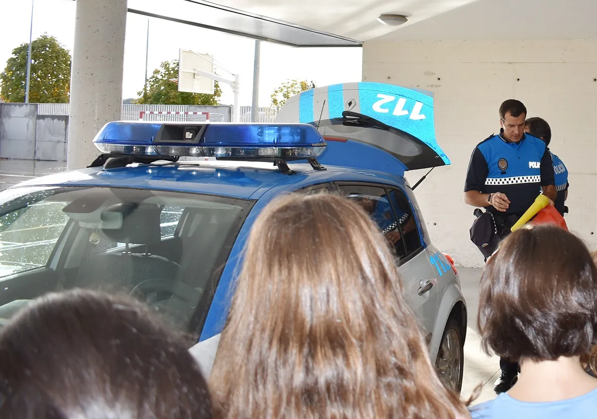 Foto 6 - El programa municipal &lsquo;Ciudad de los Ni&ntilde;os&rsquo; acerca los servicios de emergencia a los centros...