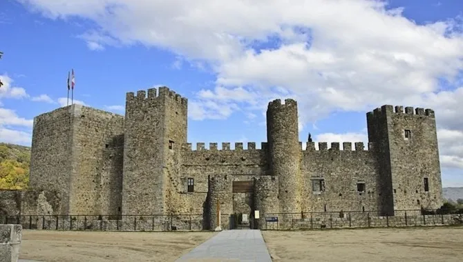 El castillo de Montemayor del Río es uno de sus grandes atractivos turísticos