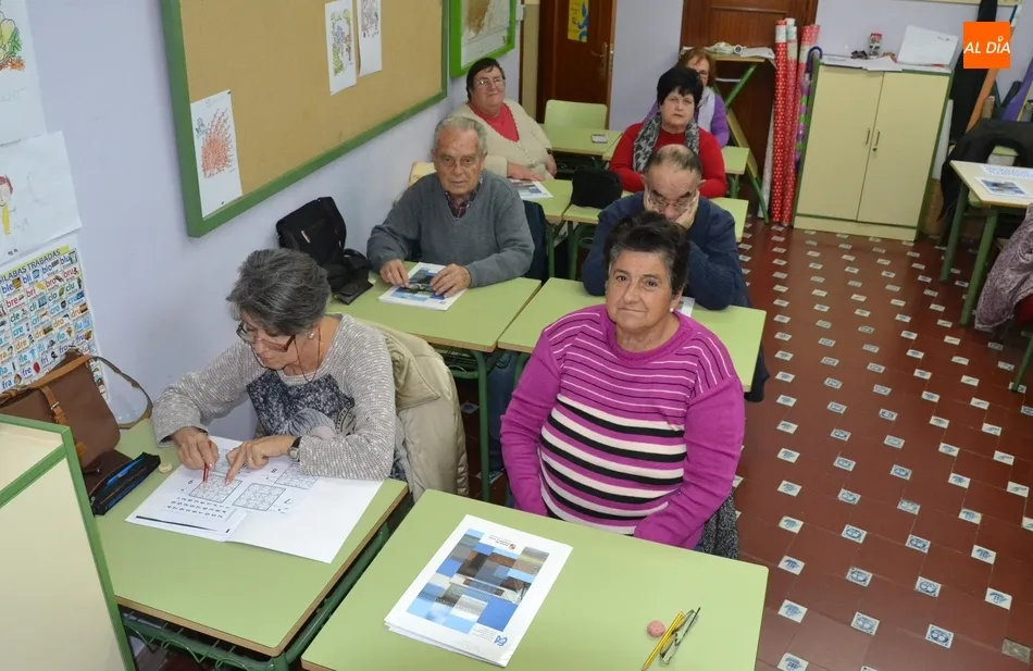 Gran acogida al nuevo taller de Memoria de la Escuela de Adultos  