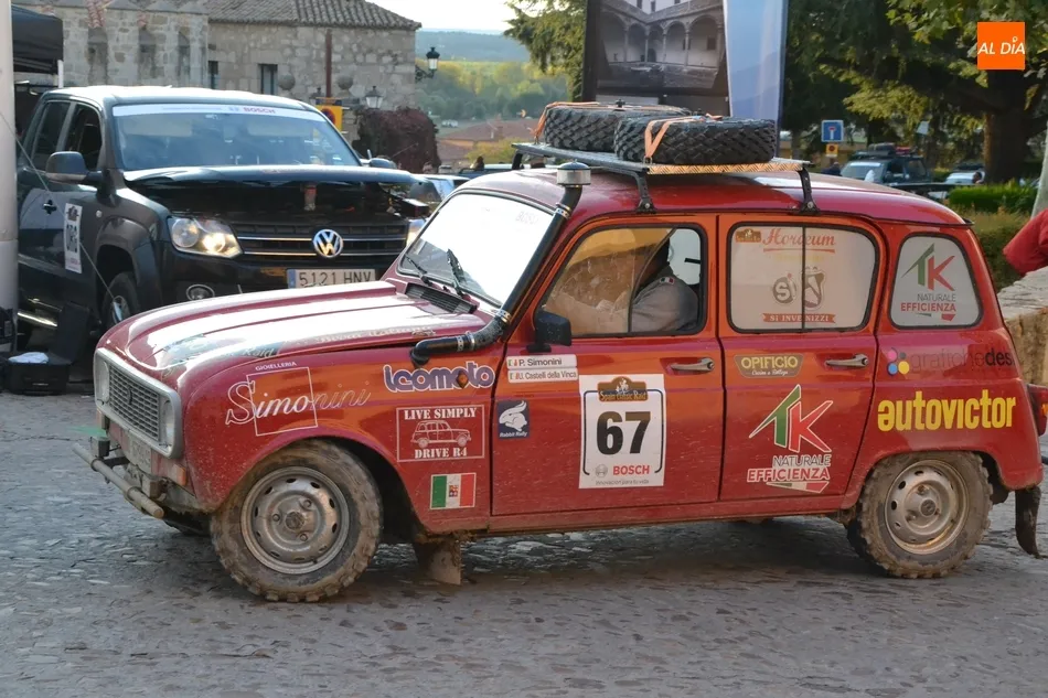 Ciudad Rodrigo recibe a la caravana de vehículos antiguos del VII Spain Classic Raid  