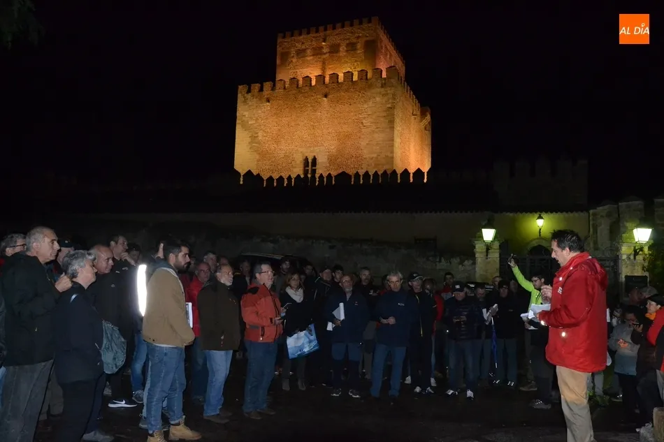 Foto 8 - Ciudad Rodrigo recibe a la caravana de veh&iacute;culos antiguos del VII Spain Classic Raid  