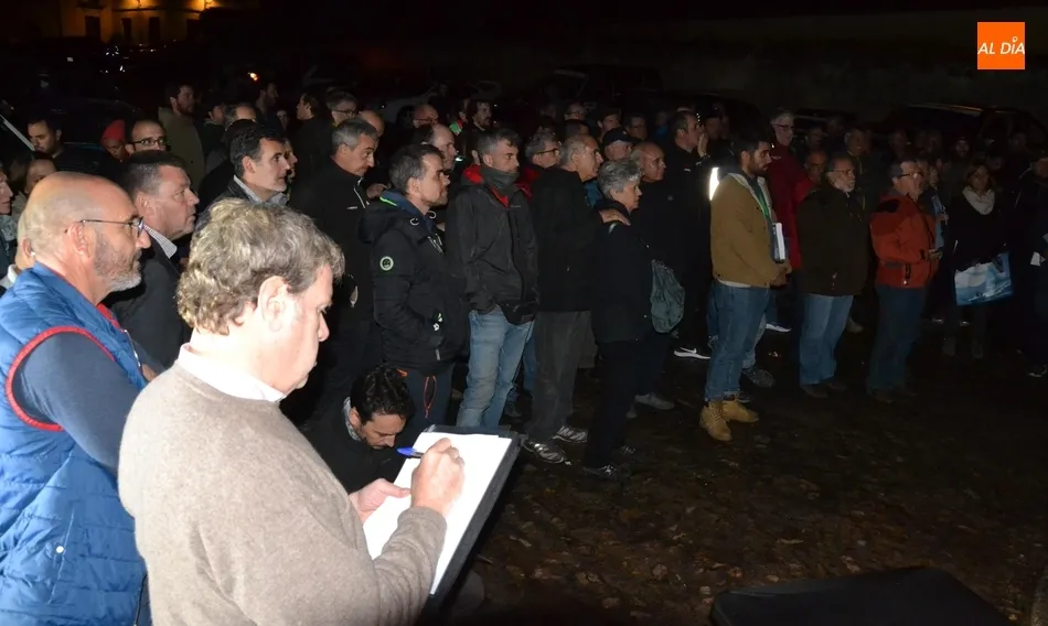 Foto 7 - Ciudad Rodrigo recibe a la caravana de veh&iacute;culos antiguos del VII Spain Classic Raid  