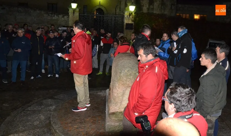 Foto 5 - Ciudad Rodrigo recibe a la caravana de veh&iacute;culos antiguos del VII Spain Classic Raid  