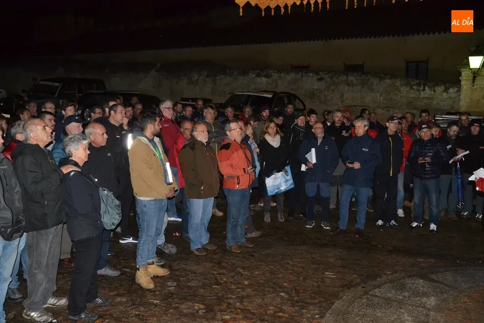 Foto 6 - Ciudad Rodrigo recibe a la caravana de veh&iacute;culos antiguos del VII Spain Classic Raid  