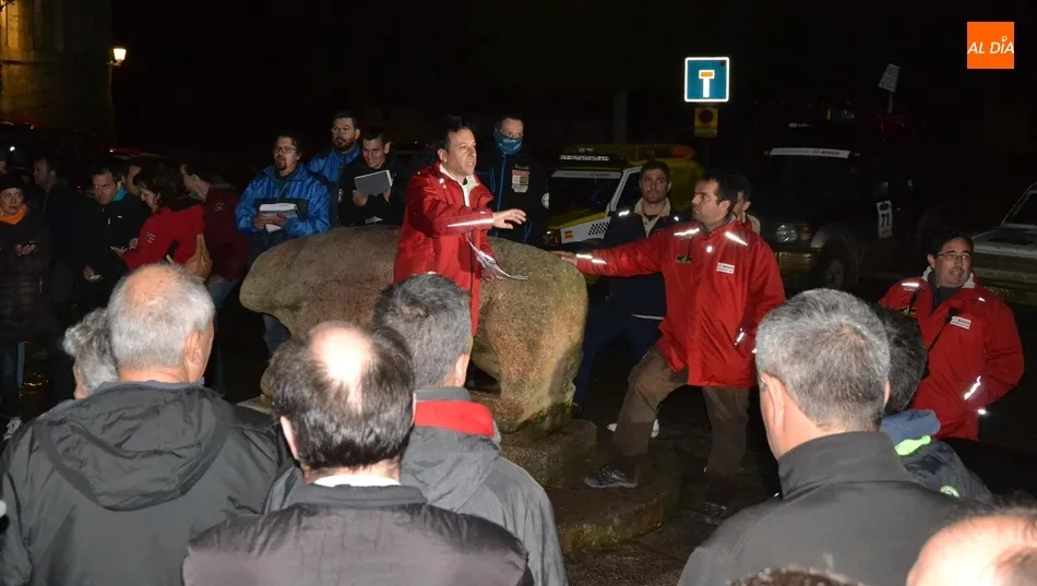 Foto 3 - Ciudad Rodrigo recibe a la caravana de veh&iacute;culos antiguos del VII Spain Classic Raid  