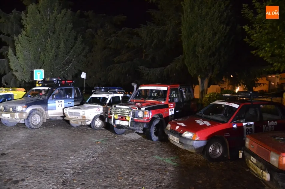 Foto 2 - Ciudad Rodrigo recibe a la caravana de veh&iacute;culos antiguos del VII Spain Classic Raid  