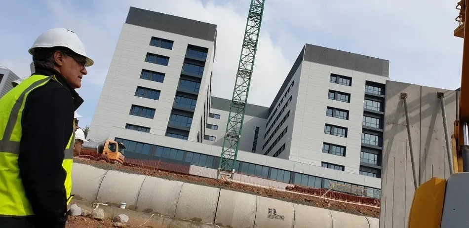 Foto 6 - Comienza la construcci&oacute;n del muro junto al r&iacute;o en el&nbsp;vial de acceso al nuevo hospital  