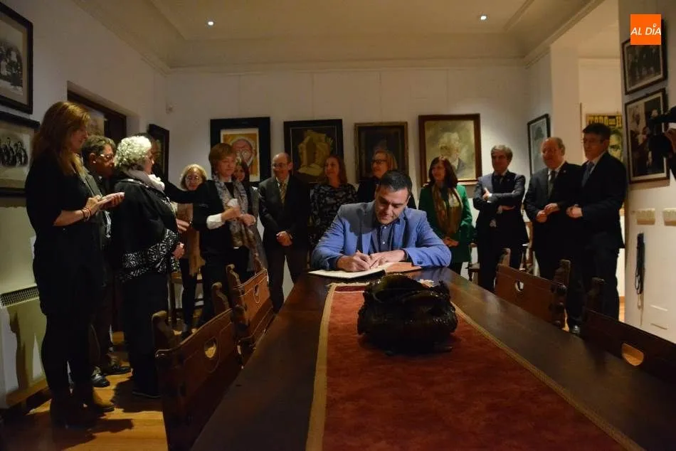 Foto 7 - Pedro S&aacute;nchez pasa por Salamanca y califica como &ldquo;muy emocionante&rdquo; su visita la Casa Museo...