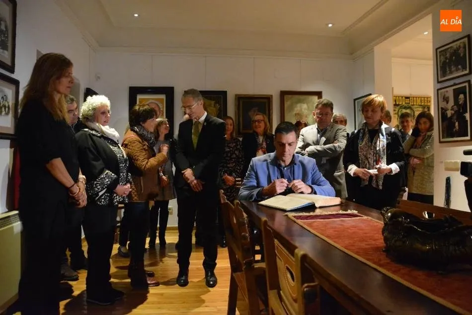 Foto 4 - Pedro S&aacute;nchez pasa por Salamanca y califica como &ldquo;muy emocionante&rdquo; su visita la Casa Museo...