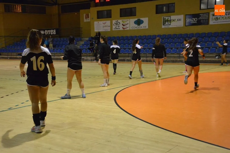 Foto 6 - El Confiter&iacute;as Gil vence al Hand Vall y el BM Salamanca pierde con la Selecci&oacute;n Espa&ntilde;ola