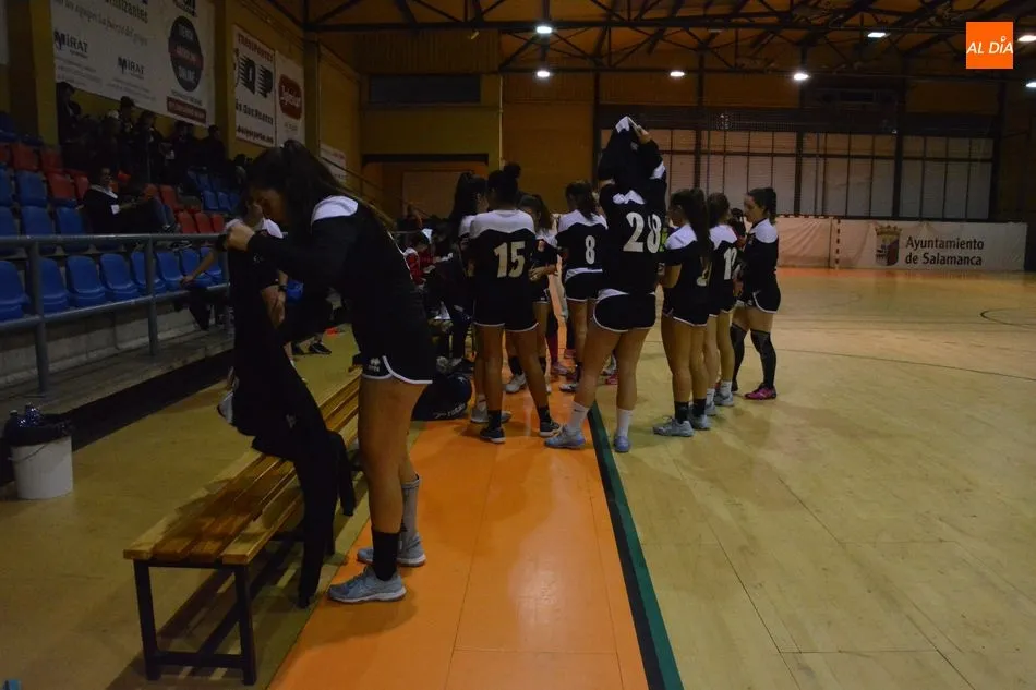 Foto 4 - El Confiter&iacute;as Gil vence al Hand Vall y el BM Salamanca pierde con la Selecci&oacute;n Espa&ntilde;ola