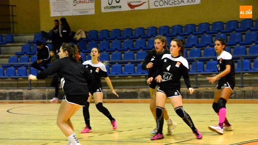 Un momento del partido del Confiterías Gil / Lydia González